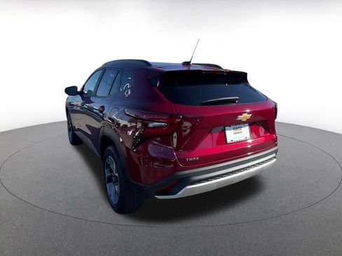 Used 2025 Chevrolet Trax LT w/ LT Convenience Package image 11