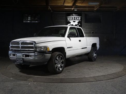 Used 2000 Dodge Ram 1500 Truck ST image 1