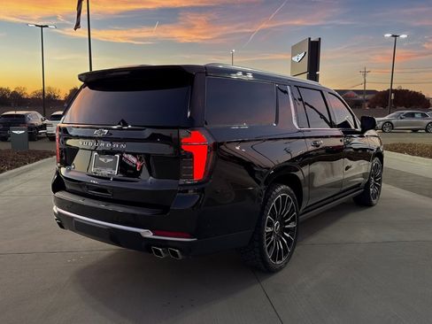 Used 2025 Chevrolet Suburban High Country image 24