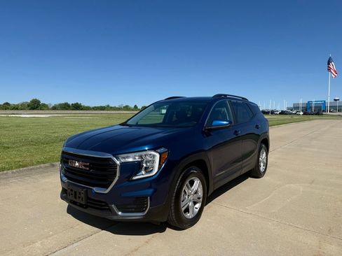 Used 2022 GMC Terrain SLE w/ Driver Convenience Package AWD/4WD image 10
