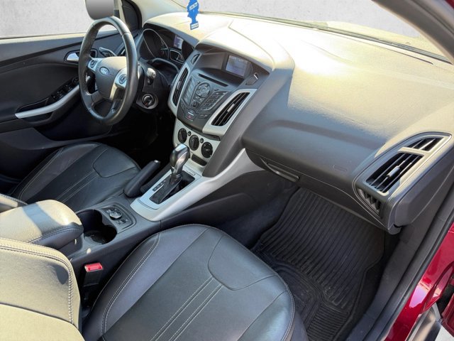 Used 2014 Ford Focus SE w/ Equipment Group 201A FWD image 17