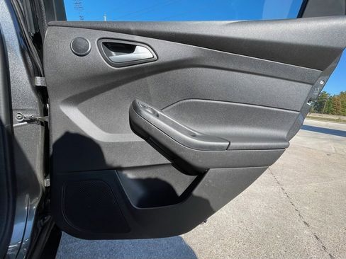 Used 2017 Ford Focus SEL image 34