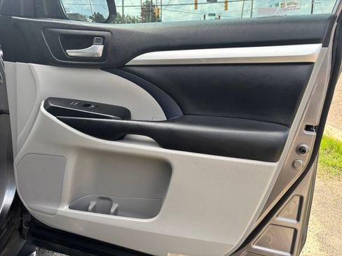 Used 2018 Toyota Highlander XLE FWD image 20