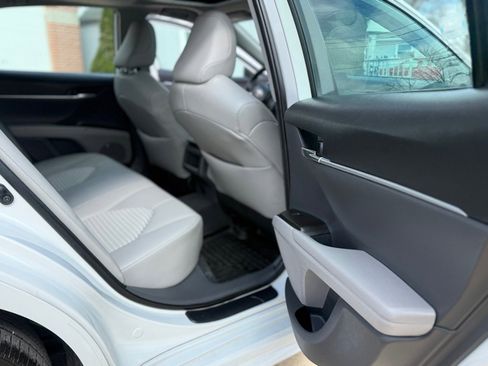 Used 2023 Toyota Camry SE w/ Cold Weather Package image 13