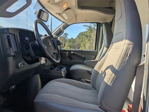 Used 2021 Chevrolet Express 3500 w/ Power Convenience Package image 18