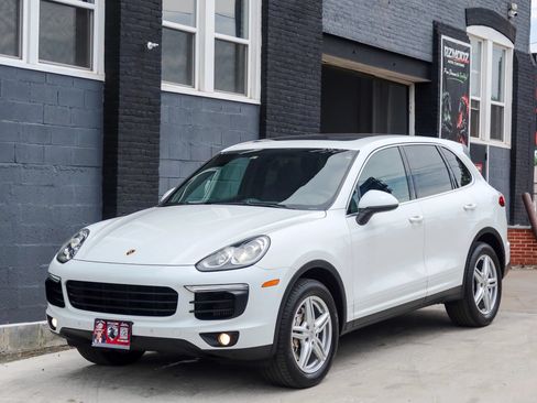 Used 2017 Porsche Cayenne S AWD/4WD image 3