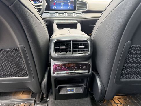 Used 2025 Mercedes-Benz GLS 450 4MATIC image 18