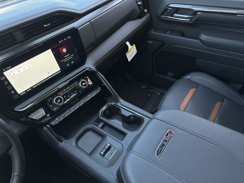 Used 2024 GMC Sierra 2500 AT4 w/ AT4 Premium Plus Package image 15