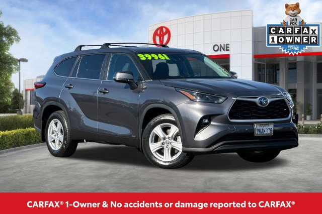 Used 2023 Toyota Highlander LE AWD/4WD image 2