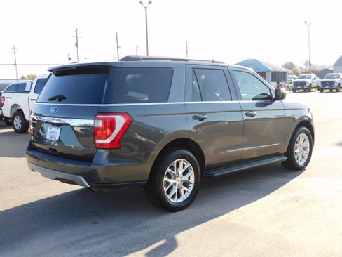 Used 2021 Ford Expedition XLT image 5