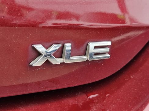 Used 2022 Toyota Highlander XLE FWD image 11