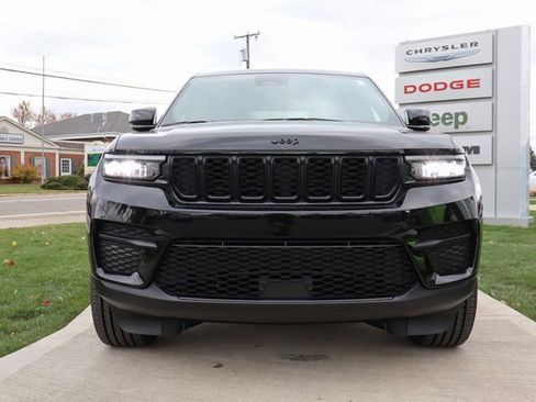 New 2025 Jeep Grand Cherokee Altitude image 5