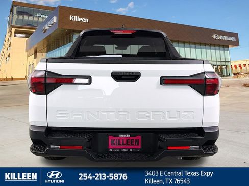 Used 2025 Hyundai Santa Cruz SE FWD image 8