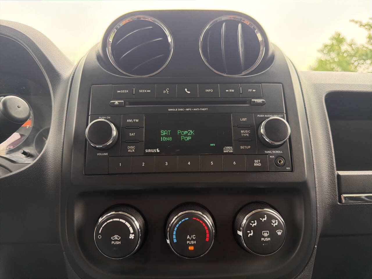 Used 2014 Jeep Patriot Latitude AWD/4WD image 13