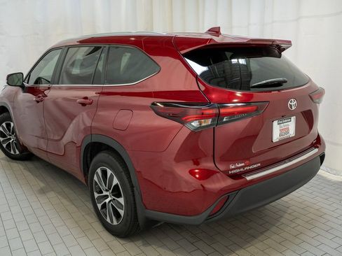 Certified 2024 Toyota Highlander XLE image 3