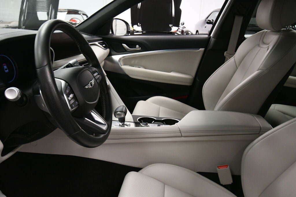 Used 2025 Genesis G70 2.5T image 20