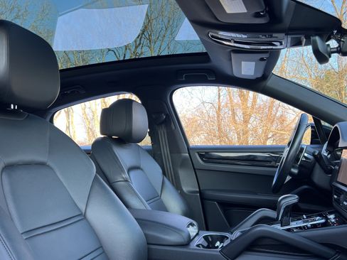 Certified 2021 Porsche Cayenne Coupe image 20