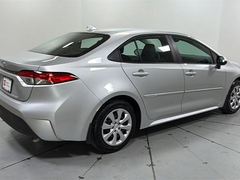 Certified 2025 Toyota Corolla LE image 5