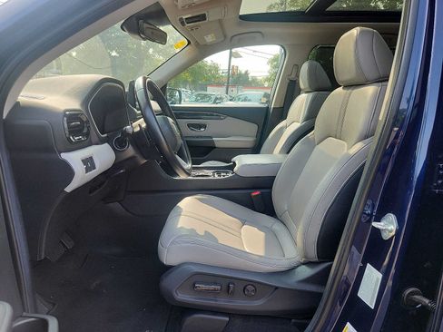 Used 2024 Honda Pilot Touring image 13