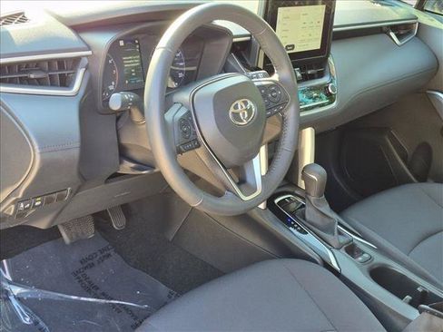 Certified 2024 Toyota Corolla Cross LE FWD image 9
