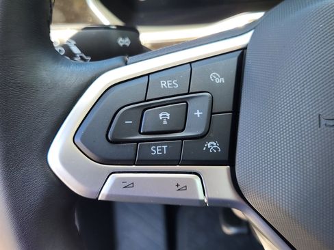 Used 2023 Volkswagen Jetta SE w/ Panoramic Sunroof Package FWD image 23