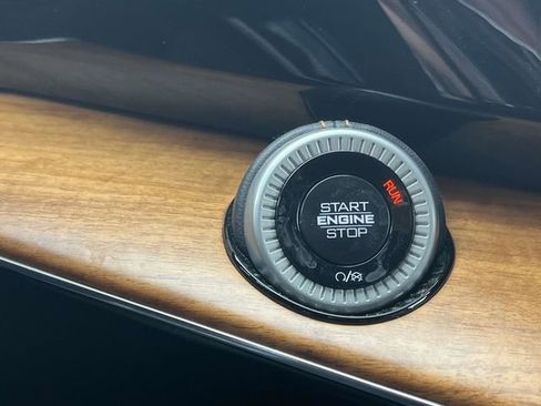 Used 2024 Jeep Grand Wagoneer L Series III image 40