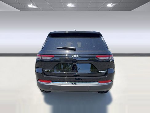 Used 2025 Jeep Grand Cherokee Limited AWD/4WD image 10