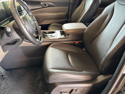 Used 2026 Kia Carnival FWD image 24