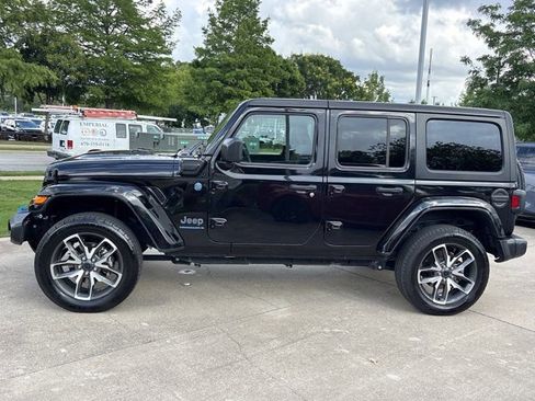Used 2024 Jeep Wrangler Unlimited w/ Convenience Group AWD/4WD image 9