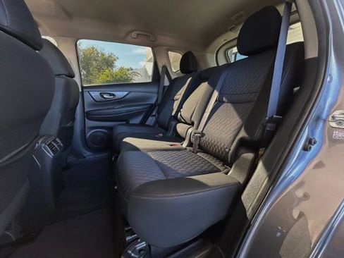 Used 2019 Nissan Rogue SV image 7