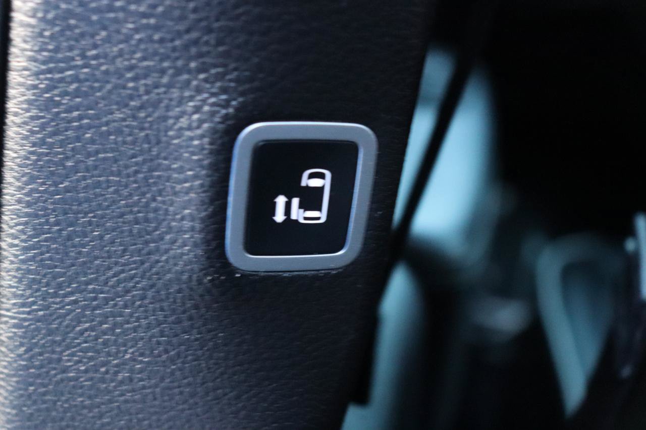 Used 2025 Chrysler Pacifica Limited FWD image 31