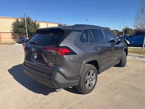 Used 2023 Toyota RAV4 XLE image 3