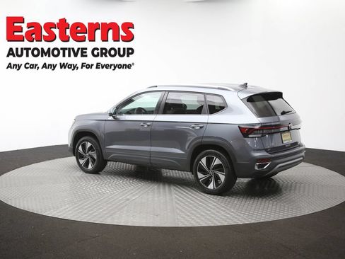 Used 2025 Volkswagen Taos SE AWD/4WD image 61