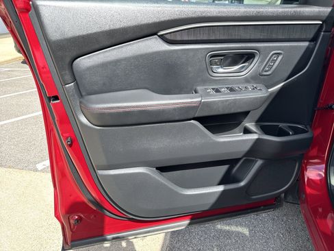 Used 2025 Honda Pilot Black Edition image 21