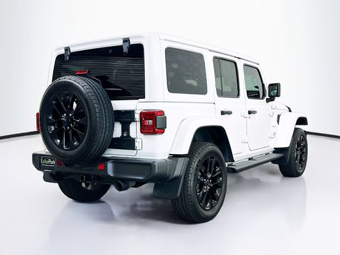 Used 2024 Jeep Wrangler Unlimited Sahara w/ Technology Group AWD/4WD image 9