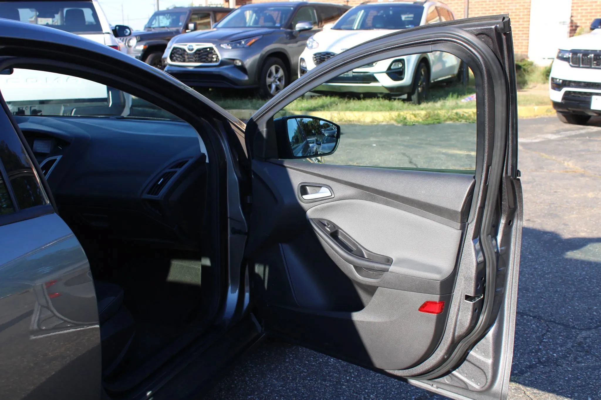 Used 2013 Ford Focus SE FWD image 7