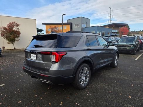 New 2025 Ford Explorer Active w/ Active Comfort Package image 5