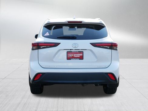 Certified 2026 Toyota Highlander XLE AWD/4WD image 6