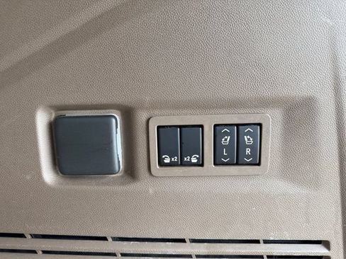 Used 2023 GMC Yukon Denali AWD/4WD image 35