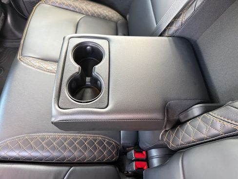 Used 2022 Jeep Wrangler Unlimited Sahara AWD/4WD image 17