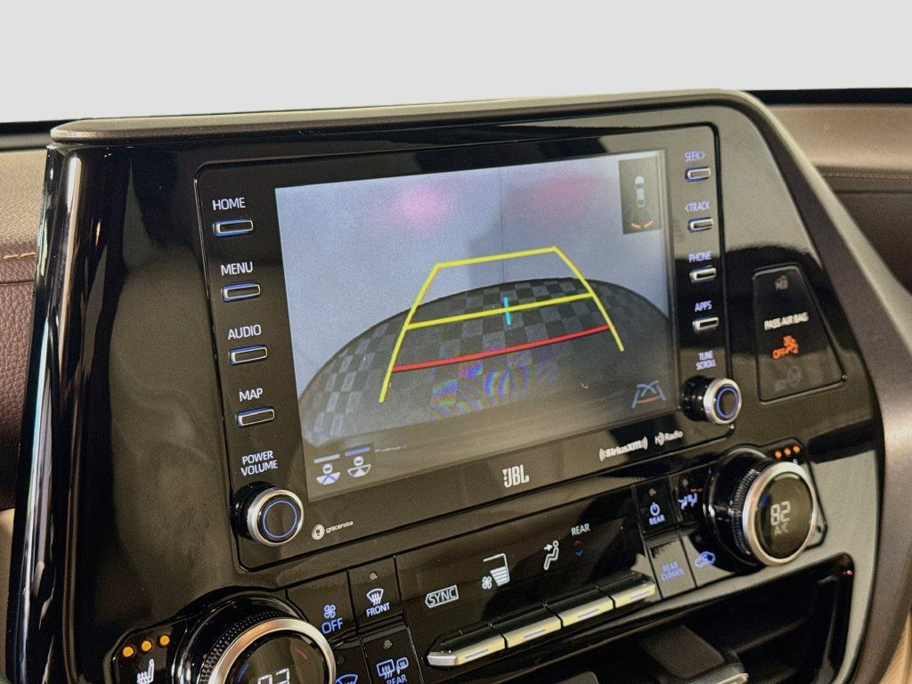 Used 2021 Toyota Highlander Limited AWD/4WD image 23