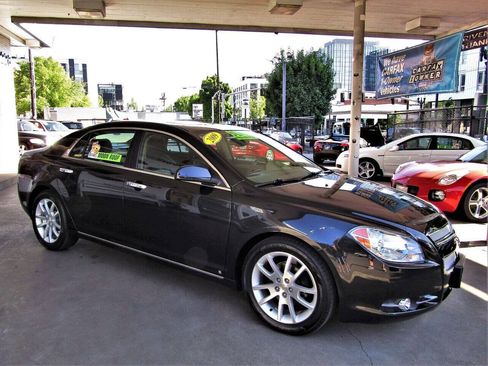 Used 2009 Chevrolet Malibu LTZ w/ Rear Power Package FWD image 4