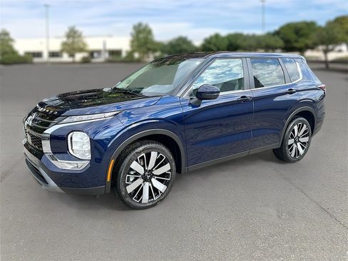 New 2025 Mitsubishi Outlander SE image 32