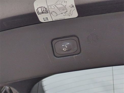 Used 2019 Ford Edge Titanium image 15