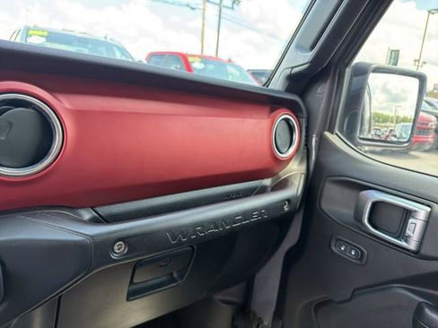 Used 2019 Jeep Wrangler Unlimited Rubicon AWD/4WD image 23