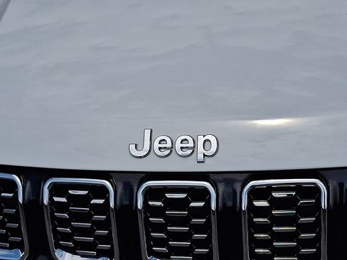 Used 2025 Jeep Compass Limited AWD/4WD image 4