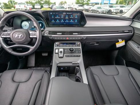 Certified 2025 Hyundai Palisade SEL FWD image 13