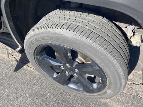 Used 2024 Jeep Grand Cherokee Altitude image 19