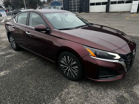 Used 2024 Nissan Altima 2.5 SV w/ SV Premium Package image 7