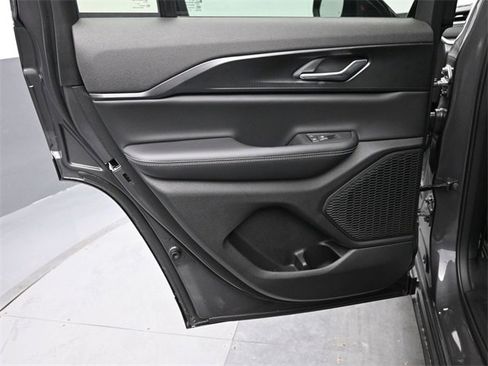 New 2025 Jeep Grand Cherokee Altitude image 14